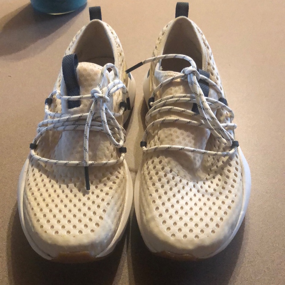 Sorel tennis shoes worn once sz. 9